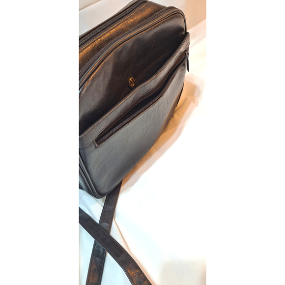 Functional, Multi-pocket Crossbody Handbag - Picture 4 of 7